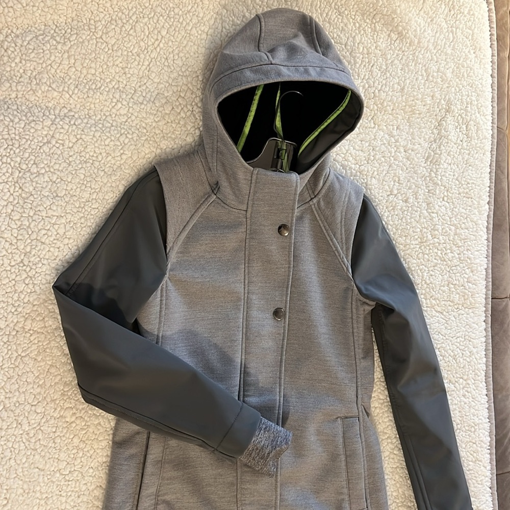 EUC LULULEMON/Ivivva Gray Rock the Rain Jacket